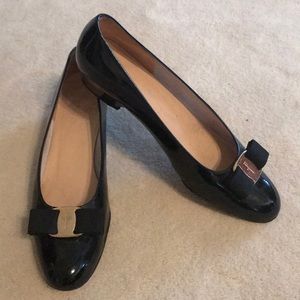 Ferragamo Classic Vara patent leather black pumps